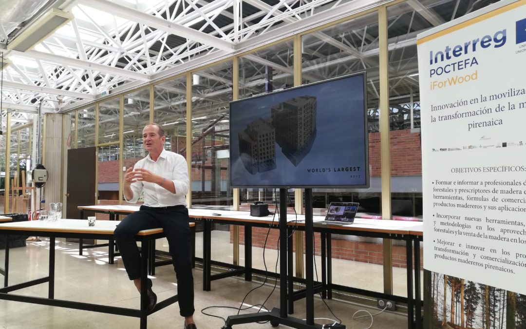 Andrew Waugh, arquitecto de referencia a nivel internacional, visita Navarra dando una ponencia sobre construcción con madera para alumnos y empresas del sector